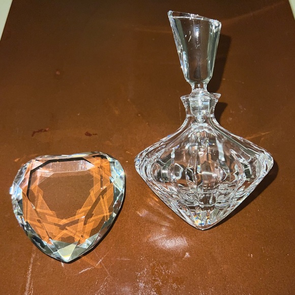 Crystal Tilted Diamond Shaped Bottle with Stopper & Heart Shaped Paperweight 💠 - Picture 7 of 11